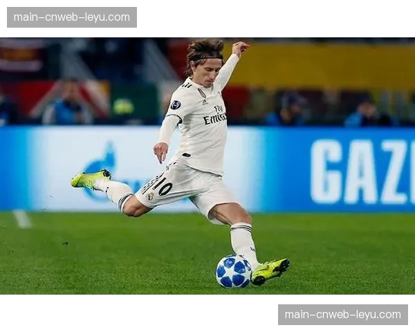 战术板：赫罗纳如何用高位逼抢与节奏变化冲击皇马防线